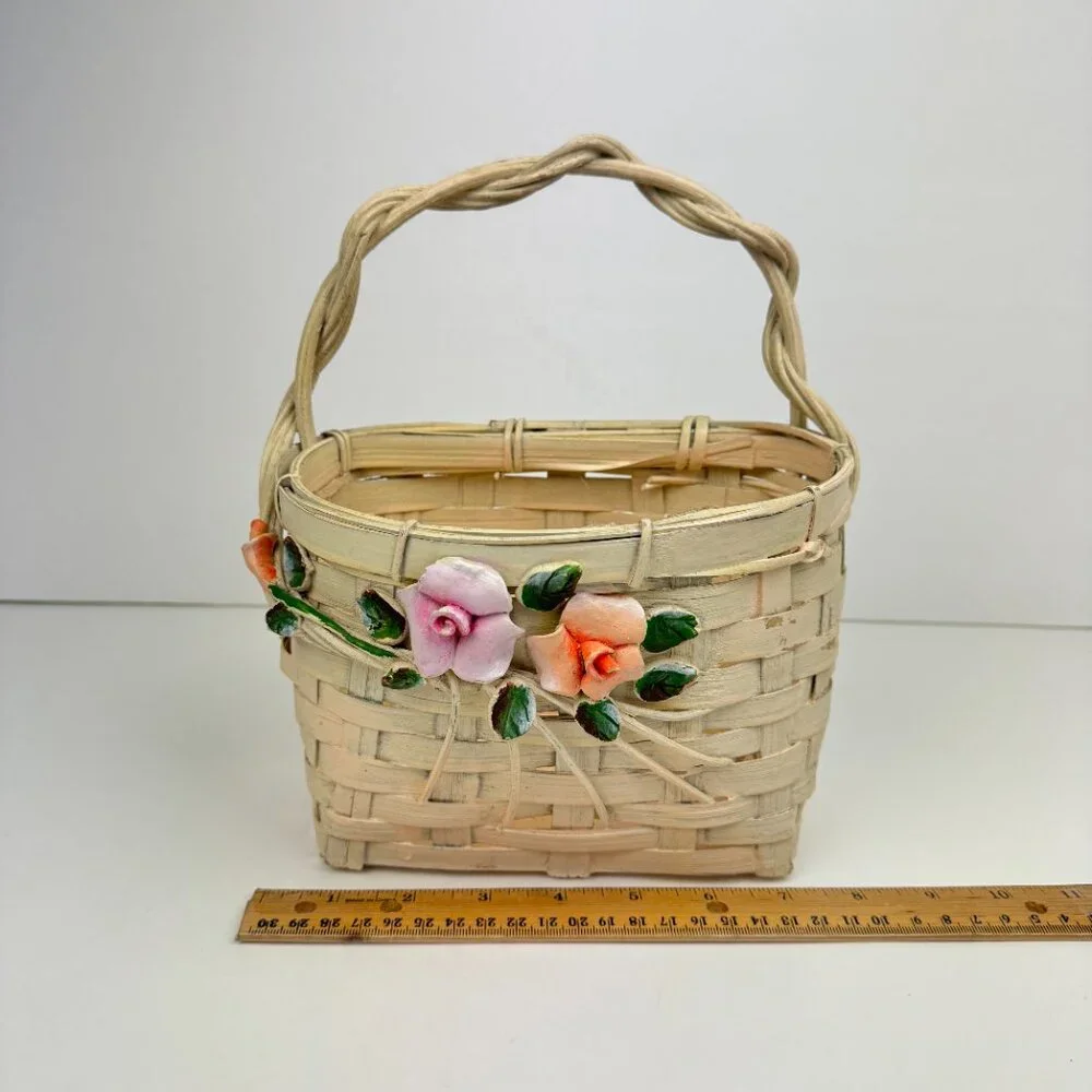 Vtg Wall Basket White Wicker Flowers Rose Green‎ Leaves Hard Rustic Wedding READ